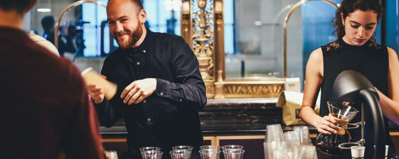 Café & <br>
Restaurant