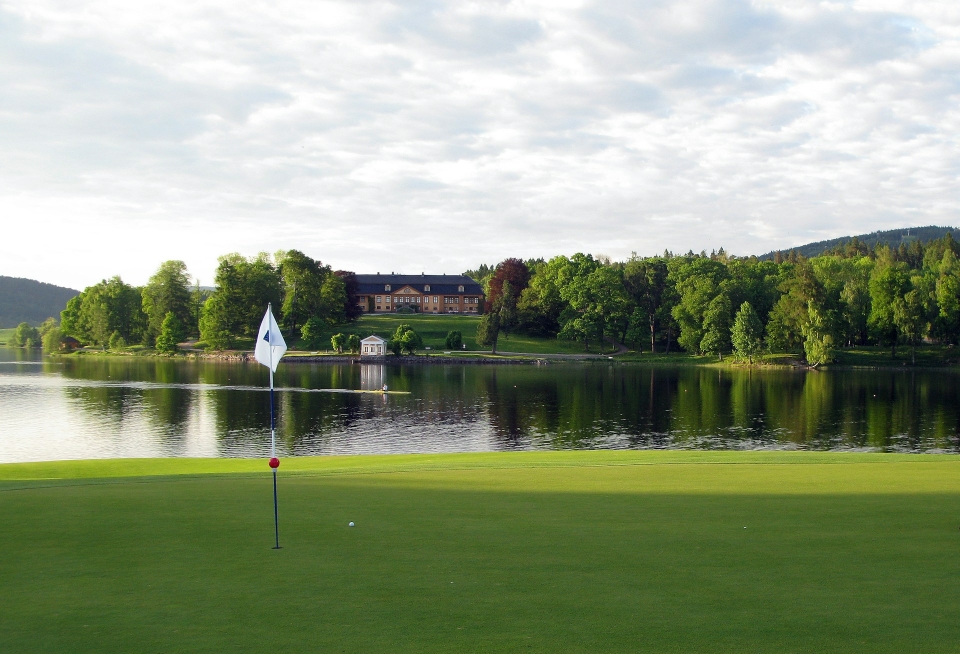 Sports Golf Club Presents 2025
